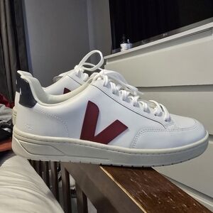 Brand New VEJA V-12 LEATHER WHITE MARSALA NAUTICO SIZE 11 US.